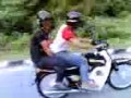 wheelie berdua wheelie lepas tangan...