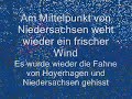 Hissen der Flaggen Niedersachsens in Hoyerhagen