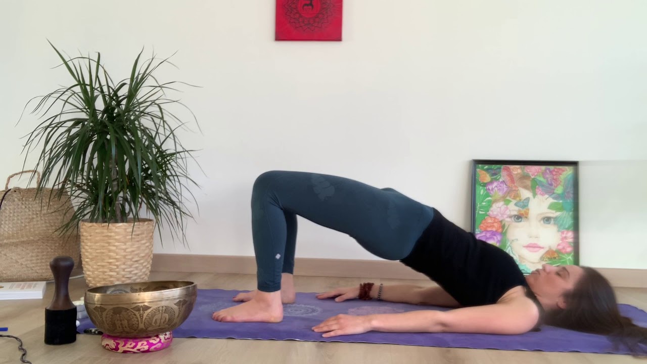 Posture du demi-pont : 1 minute de yoga par jour