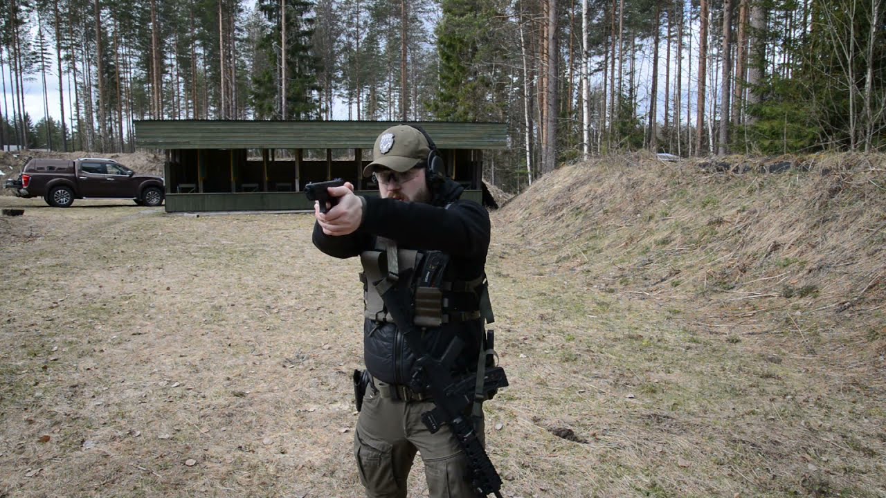 Transitio kivääristä pistooliin