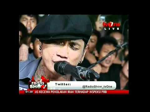 radio show - Last Minutes songs from SUPERMAN IS DEAD live show on RadioShow@tvOne, where all fans join together at The Coffee Bean Kemang, South Jakarta, 24 February 201...
