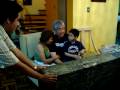 videos de TIO RICHARD ABRIENDO SU REGALO