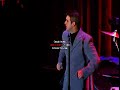 tocando la version que popularizara aragon del tema arrimate pa aca.