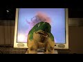 Pleo robot interpreta Mah Na Mah Na de barrio sésamo
