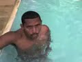 O crack Mário em tratamento na piscina fala do novo contrato O crack Mário em tratamento na piscina fala do novo contrato