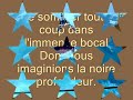 po�me de jack harris, extrait du livre du fond du coeur - volume 2, sur une musique de b. mc katy
certaines illustrations ont �t� prises sur internet pour la circonstance.

sur la digue

quand des grands oc�ans l'humeur vagabonde
d'une image de paix se transforme en furie,
dans cette immensit� la vague qui abonde
se jette sur le sable atteinte de folie.

je contemple la sc�ne avec le c?ur serr�
car je pense � ce temps de mon adolescence
quand sur un grand vaisseau ou j'�tais embarqu�
il me fallait lutter souvent avec vaillance.

si l'�trave plongeait dans le creux de la lame
les embruns jaillissaient comme autant de sanglots
qui s'envolaient l�gers jusqu'� notre oriflamme
avant de retomber bien plus tard dans les flots.

le combat �tait rude et surtout in�gal,
il est vrai que plus d'un d'entre nous eut la peur
de sombrer tout � coup dans l'immense bocal
dont nous imaginions la noire profondeur.

aujourd'hui, je ne suis qu'un curieux qui regarde
le long d�ferlement de ces flots enfi�vr�s,
si mon regard se perd, ou m�me s'il s'attarde
c'est envers mes amis qui furent enlev�s.

extrait de 