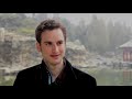 An interview with Julien Gaudfroy, a young French man who is making a name for himself as a performer of cross talk (相声), a traditional type of Chinese stand-up comedy. He explains the art of cross talking and how he started his career on the Chinese stage.