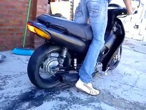 Quemando caucho - Corven 110 cc.
