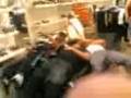 videos de riposo in negozio di scarpe