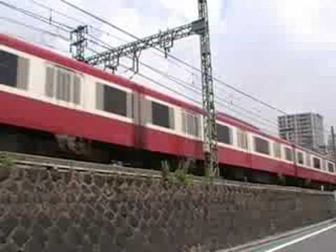 京急新1000形1425編成通過