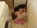 Anuk con lisa comiendo