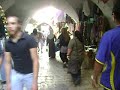 NORITA CAMINANDO EN UN MERCADO DEL  MEDIO ORIENTE.....