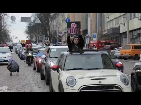 Ukraine: Proteste in Kiew - Menschen fordern die Freilassung von Tausenden Azovstal-Gefangenen