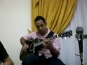 Jardim Emilia Louvor!(Diego Tocando) solando no violao!