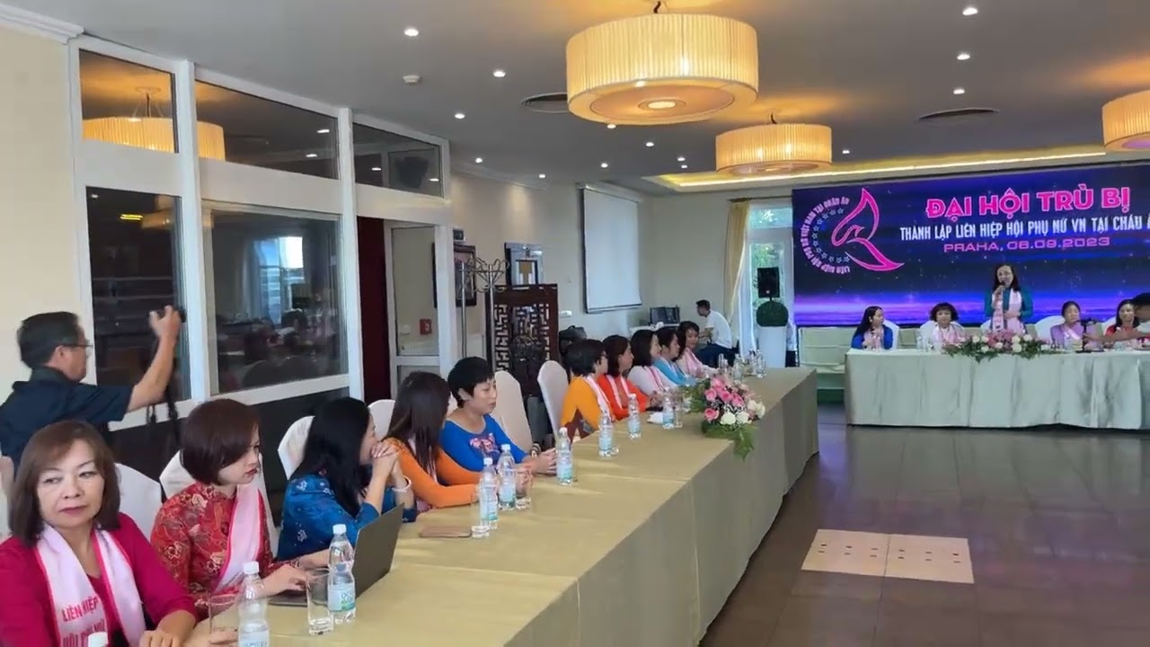 ALBUM VIET-BAO.DE: Video ´Kể´ bằng thước phim về Đại Hội trù bị LH Hội phụ nữ Việt toàn Châu Âu