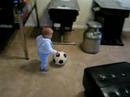 Max Trovillion playing futebol 10 mo