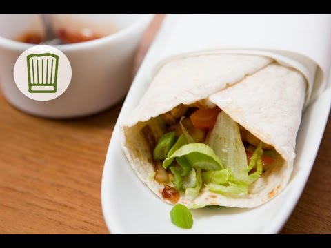 Chicken Wrap mit Guacamole, Gemüse und Crème fraîche