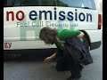 Fahrt in einem Brennstoffzellkleinbus in Nabern bei Stuttgart. Der Entwicklungsingeneur von Ballard-Power-Systems demonstriert das nur Wasserdampf als Emission aus dem Auspuff entweicht. Produziert von www.H2yOu.eu im Jahr 2000.