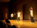 Los blinblines perfoming the intro
