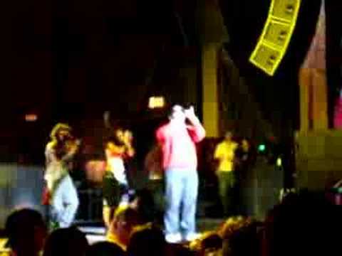 Ella Me Levanto (Live)