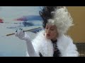 By www.dlrpmagic.com Starring Cruella De Vil, street show at Walt Disney Studios Park, Disneyland Resort Paris PART 1 of 2. Continues here: www.youtube.com Cruella De Vil is on set in the Studios, but nothing is going to plan. This is her one and only chance to break into the Hollywood big-time, and an empty set and inept crew aren't exactly reassuring... Things go from bad to worse when Cruella rips up the contract, only to realise that Walt Disney Studios preferred her 