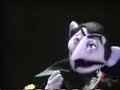 Sesame Street – The Count counts flowers