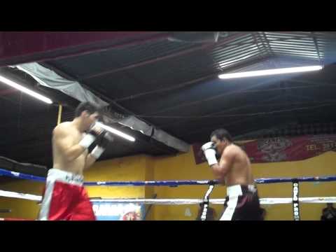 armando-robles-schlaegt-alejandro-barrera