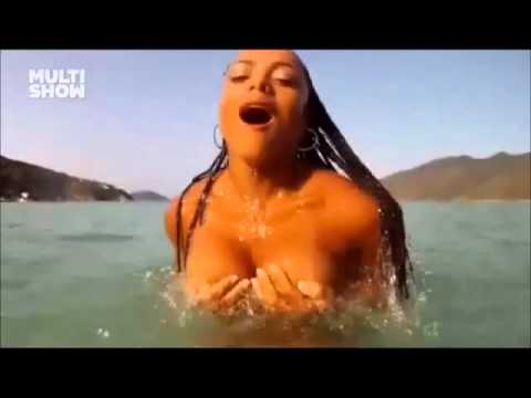 Bum - Ela corre na areia da praia E bate com bum bum na água Bate com bum bum na água Bum bum bum bum bum Corre na areia da praia E bate com bum bum na água Bate c...
