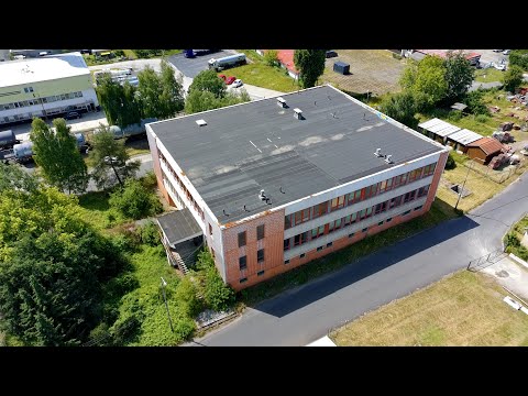 Video Třípodlažní průmyslový objekt o podlahové ploše cca 3.000 m2 s okolními pozemky