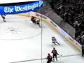 videos de Ovechkin tries to freighttrain Carter (Full Version)