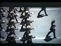 Un desfile hace compañía Un desfile hace compañía