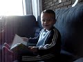 Marques aan het voorlezen Marques aan het voorlezen