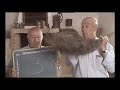 APRENDE CON... CAP. 20 - Usar una escoba