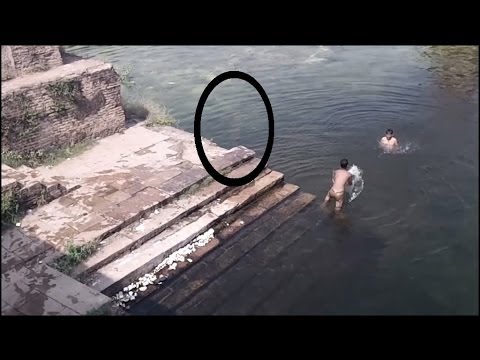 Ghost caught on Camera jumping in POND!! Ghost caught near Swimmers: Scary ghost encounters
