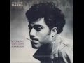 rudy marra, nato a galatina, nel salento, nel 1964, debutta prestissimo nella musica. nel 1980 forma un gruppo punk. nel 1986 pubblica il suo primo singolo telefonami per la ricordi. il suo primo album come eravamo stupidi � del '91, arrangiato da stefano melone e mauro spina. nel disco � presente gaetano, brano che partecipa al festival di sanremo, fra le nuove proposte. viene 