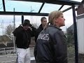 Alles in Ordnung - Jugendliche an der Bushaltestelle Alles in Ordnung - Jugendliche an der Bushaltestelle