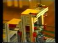 Maqueta realizada por alumnos de Segundo Grado de Formación Profesional de Electricidad (Año 1992) en el IES Serra d'Espadà de Onda (Castellón). La maqueta consta de apiladora / desapiladora de piezas automatizada mediante autómata Omron, utilizando la consola de programación a modo de 