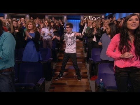 Exclusive! Robot Audience Dancer
