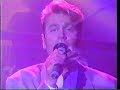 ensiesitys tauski peltosen kappaleesta 'sin� vain' syksyn s�vel-kilpailussa 1994.