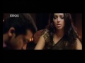 Beautiful Bhoomika in saree serves food - Sillunu Oru Kaadhal