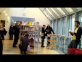 Bei dem ersten Teil des Flashmob im Rahmen des Impro Theater Festival Würzburg 2010 lasen rund 50 Personen in der Würzburger Bibliothek den gleichen Text (nicht synchron) was zu einer lärmenden Suppe ausuferte.