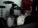 Juninho Braga tocando Blink 182 - Down