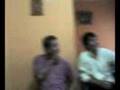 una mesa redonda en house de ciro