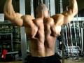 Polea tras nuca (Lat pull back)