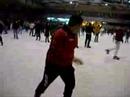 Paky al palaghiaccio impacciato Paky al palaghiaccio impacciato