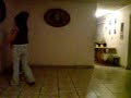 las niñas bailan asi