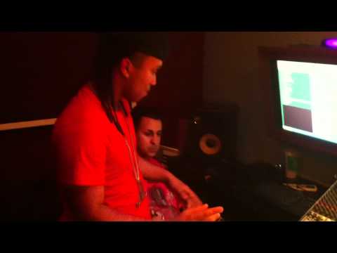 Mael La Melodia Ense�ando El Preview De Su Nuevo Tema: Tiene Curiosidad @ DukattyMusic