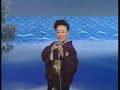 作詩：吉岡治  作曲：市川昭介風が舞うのか お龍の声か頬をたたいた 京しぐれ夢のつづきが あるならばおまえと見たい 最後まで龍馬血染めの 龍馬血染めの 夢が哭く馬鹿が無用の 剣ぬいてそれで日本が 拓けるか話してわかる 刺客ではないがまことこの世は ままならぬ浮いて漂よう 高瀬船土佐の高知の はりまや橋で坊さんかんざし 買うをみたヨサコイ ヨサコイ維新回天 命を賭けて散って実のなる 華もある荒れて吠えるな 土佐の海明日は七つの 海越えて龍馬夜明けの 龍馬夜明けの 天を征く바람이 춤추는가 용의 울음일까　　뺨을 때리는 쿄토 늦가을비꿈의 계속편이 있다면　　그대와 함께 꿈꾸고 싶어 마지막까지료마 피로 물든 료마 피로 물든　꿈이 우누나바보가 소용없는 칼을 뽑아서　　그걸로 일본이 개화 될건가얘기해서 알아듣는 놈은 아니지만　　참으로 이 세상은　마음대로 되지않아떠서 표류하는 다카세부네도사의 고치 하리마야다리에서스님이 비녀를 사는 것을 보았네요사코이 요사코이유신회천에 목숨을 걸어　　지고나서 열매맺는 꽃도 있지사납게 으르릉대지마 도사 바다야　　내일은 칠대주 바다건너서료마 여명의 료마 여명의 　하늘을 가네