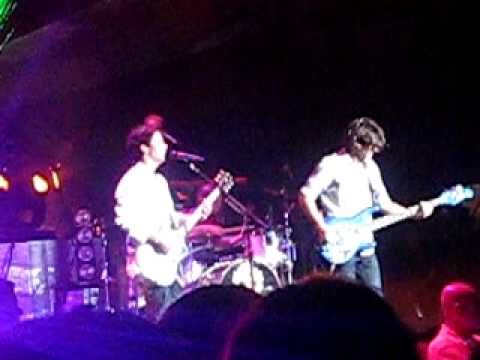 Jonas Brothers & Demi Lovato Rocks Jones Beach  8 21 2010