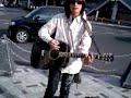 鋼の吟遊師のストリートでの弾き語り。 2009年5月10日 ﾗｲﾌﾞﾊｳｽ 秋田犬 にてライブ決定。 １stシングルCD「Fragile～溺れる人魚」発売中